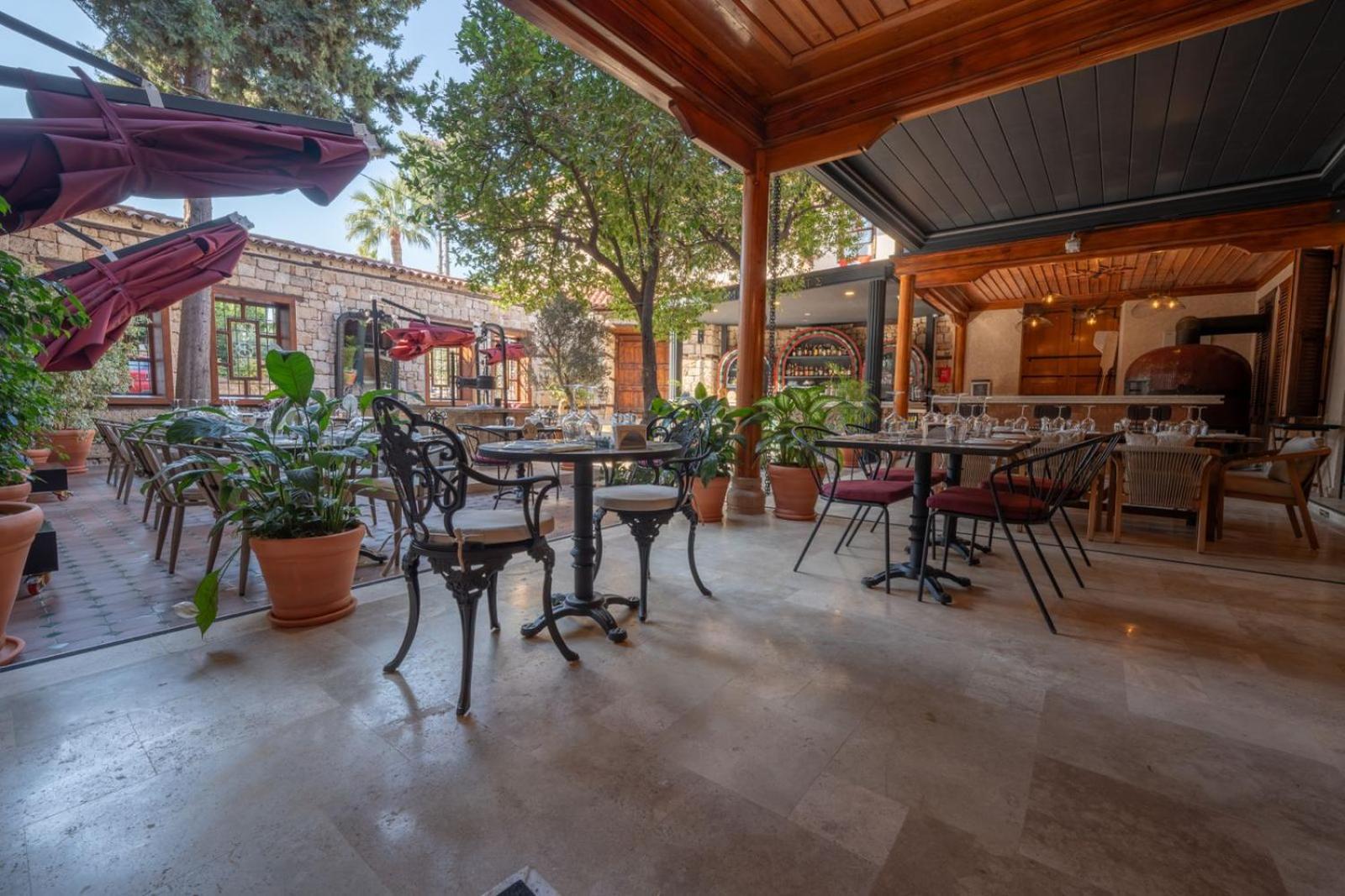 Belmondo Suites Old Town Antalia Esterno foto